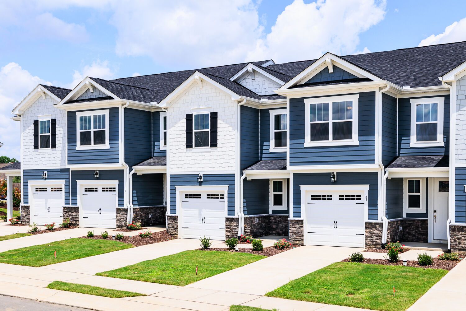 21 Silver Pine Dr. (Aurora)