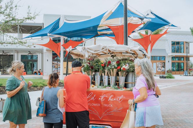 Sunday Farmers Market at Downtown Wellen