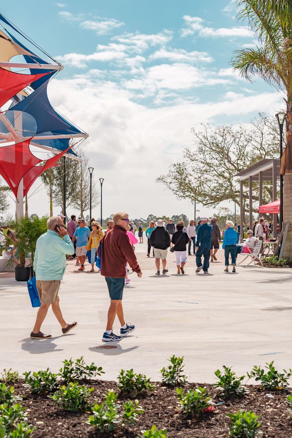 Brighten your day at Downtown Wellen