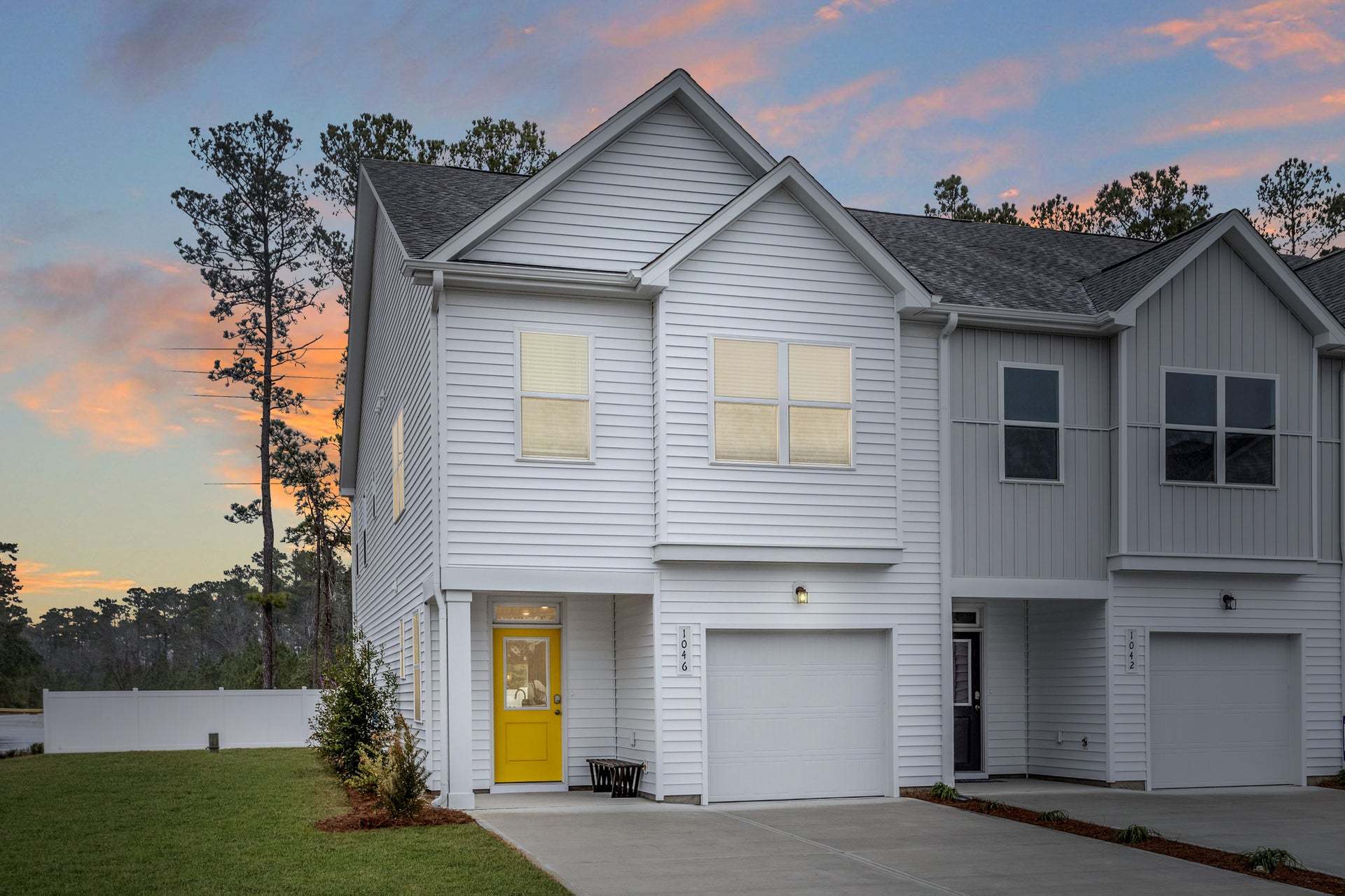 casa en Coastal Haven Townhomes por McKee Homes