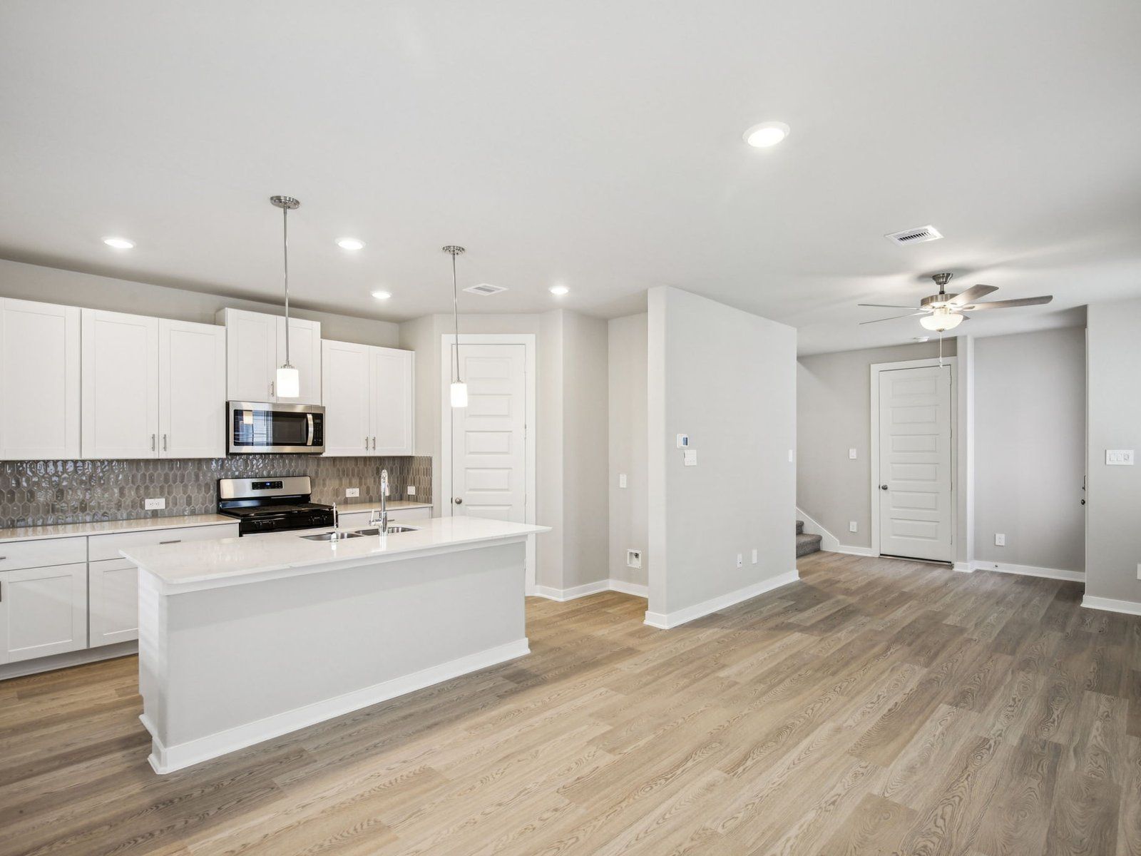 12-custom-Houston - Spring Brook Village- 10015 Rustic Charm St Houston TX 77080-008.jpg