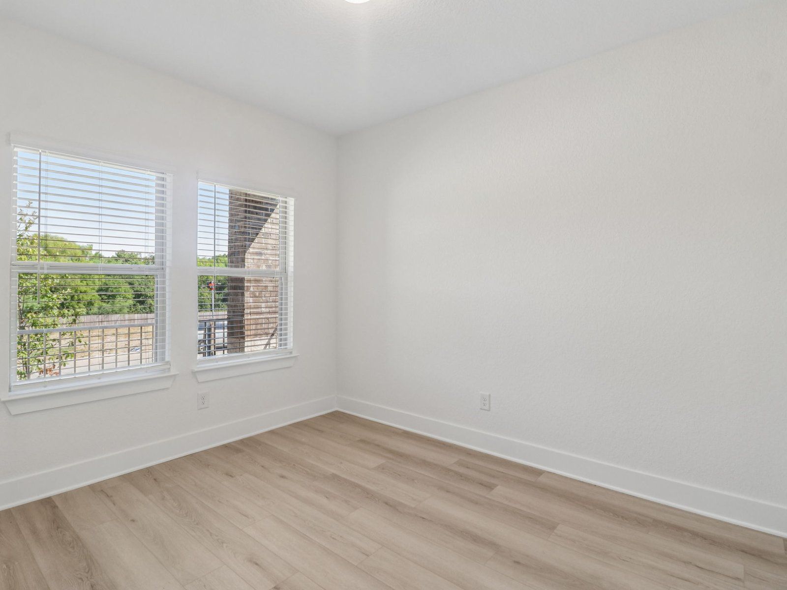 6330 Comanche Coyote