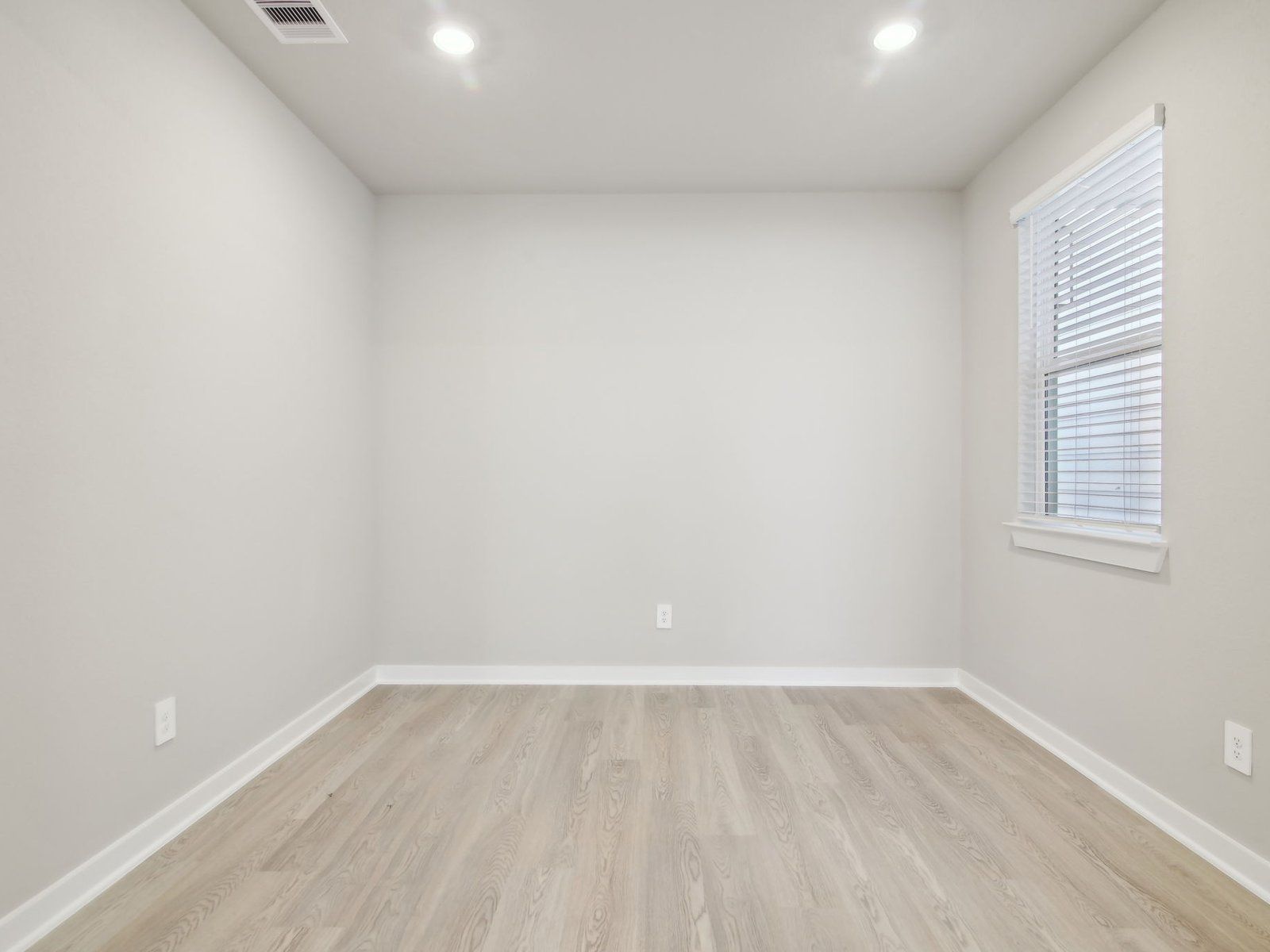 16-custom-Houston - Spring Brook Village - 10027 Rustic Charm St, Houston, TX 77080 - 016.jpg