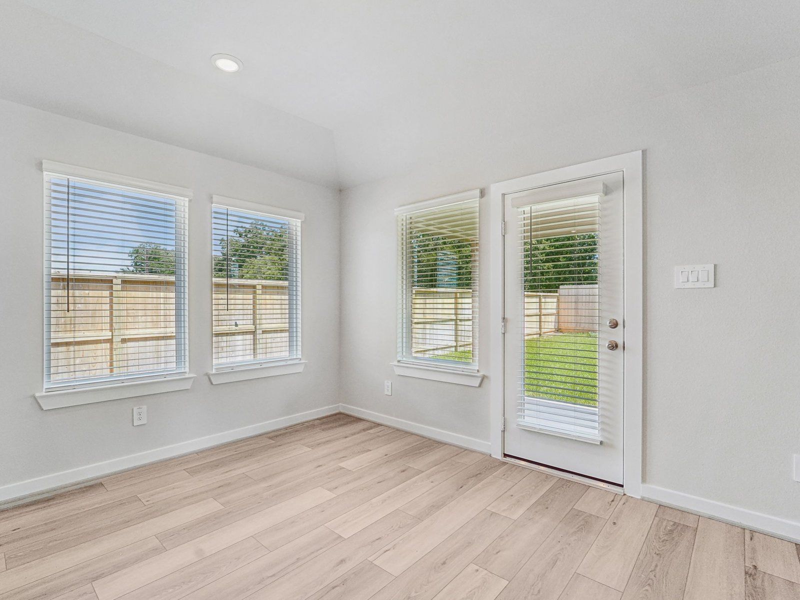 5203 Kingdom Heights Boulevard (The Henderson (L404))