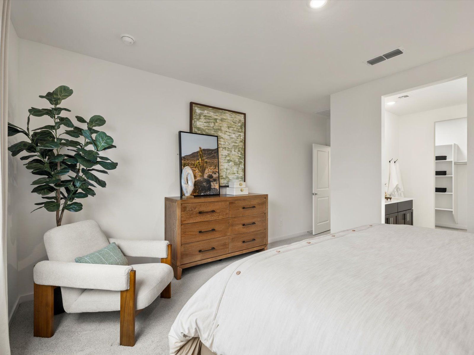 Primary bedroom in Leslie floorplan at Teravalis