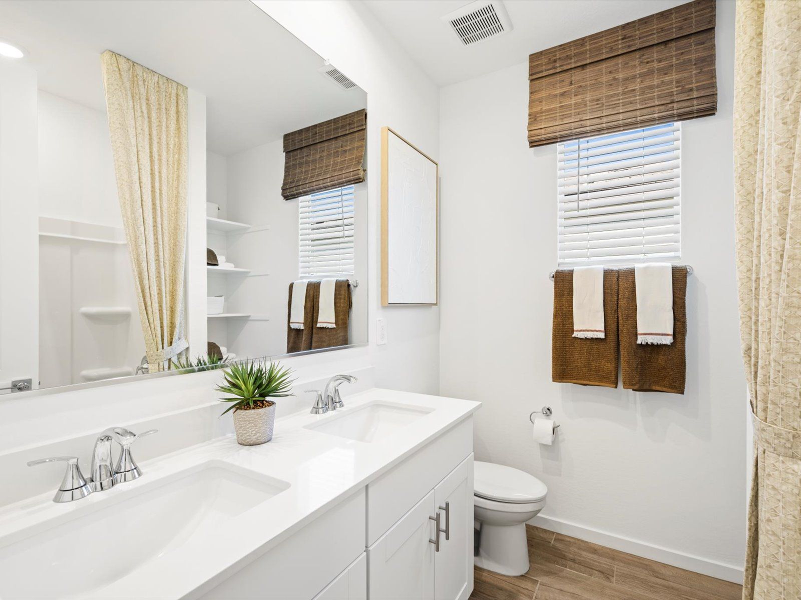 Secondary bathroom in the Arlo floorplan modeled at Teravalis