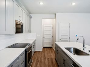 2051 Meyer Lane (Residence 3)