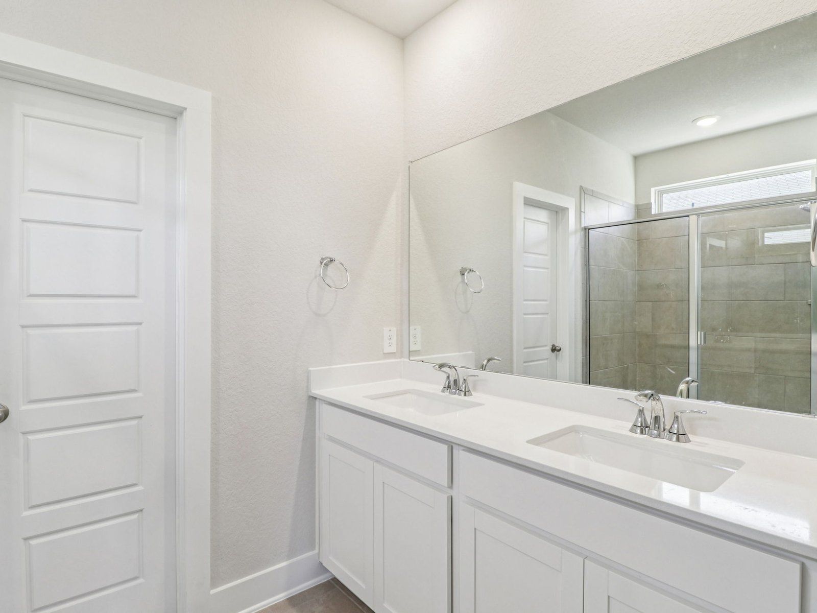 Primary bathrooom