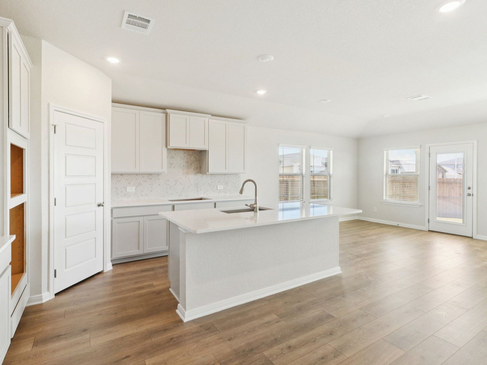 The Fitzhugh (C402) - Legendary Trails - Classic Series: Cibolo, Texas - Meritage Homes