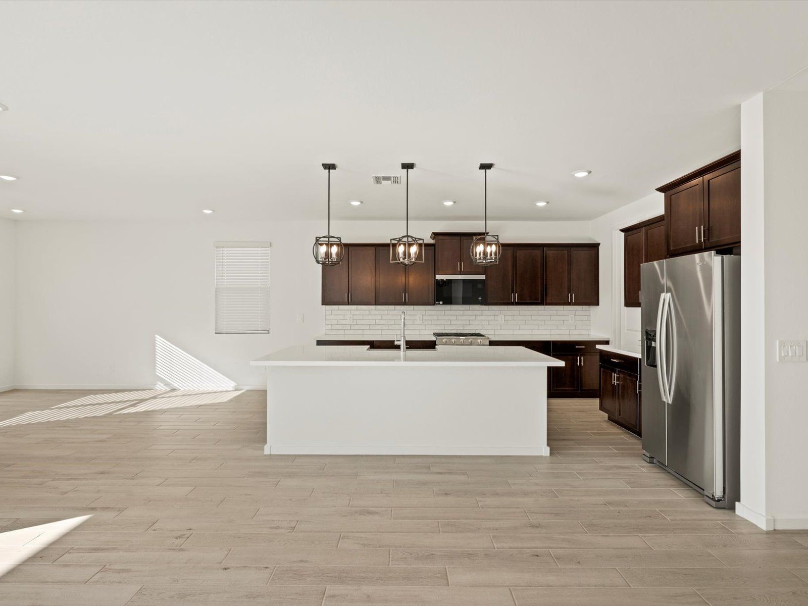 PHX_Paloma-Creek_Kitchen_15985-W-Desert-Spoon-Dr