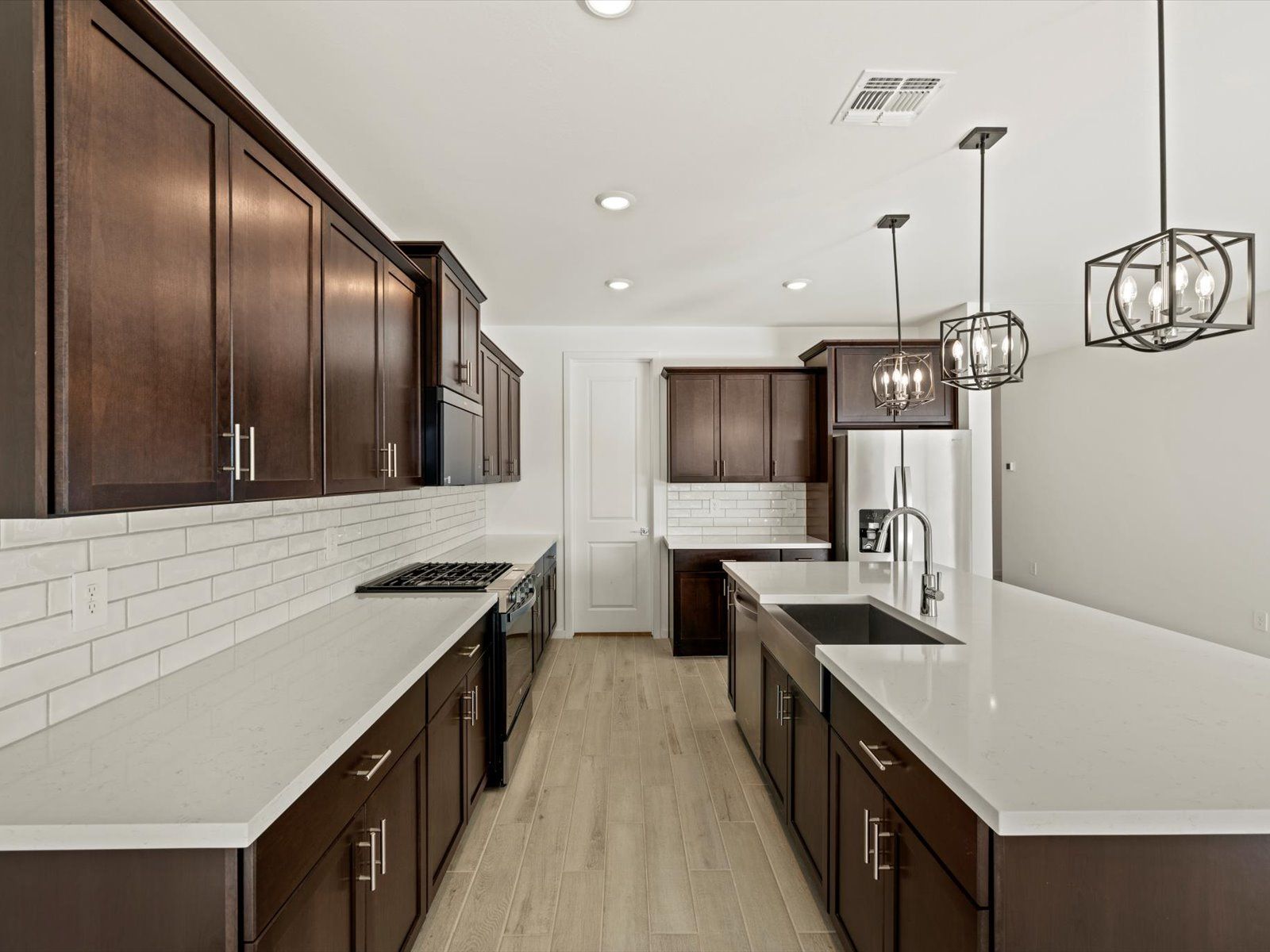 PHX_Paloma-Creek_Kitchen_15985-W-Desert-Spoon-Dr