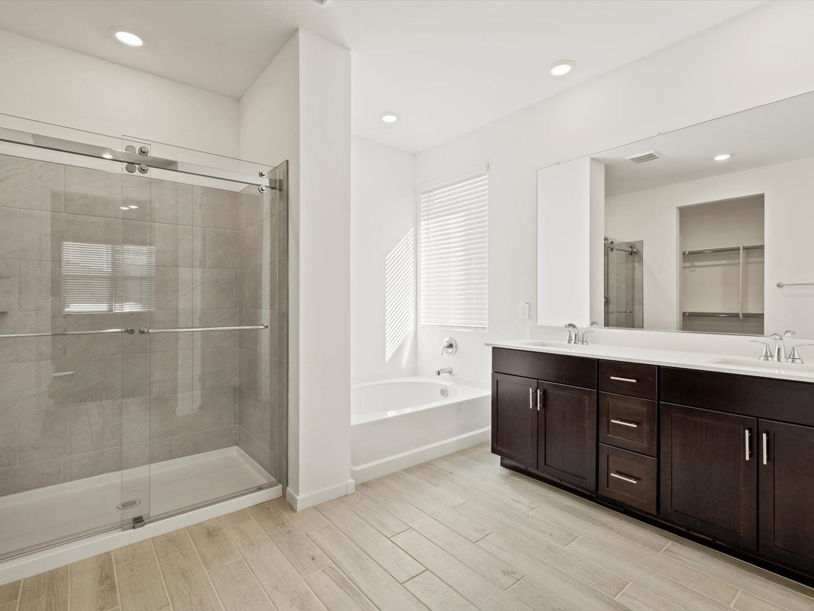 PHX_Paloma-Creek_Bathroom_15985-W-Desert-Spoon-Dr
