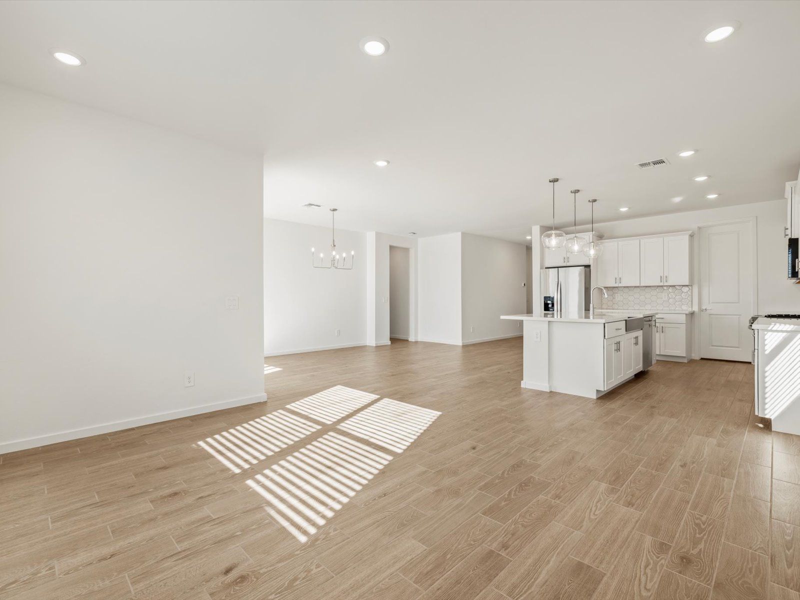 15983 W DESERT SPOON DR (Avery)