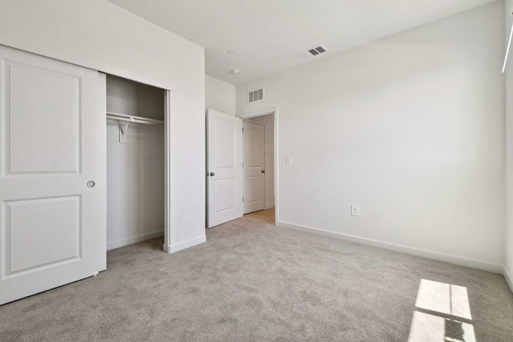 NCA_Rushmore_4521_Bedroom_1485_McIntyreSt_2.jpg