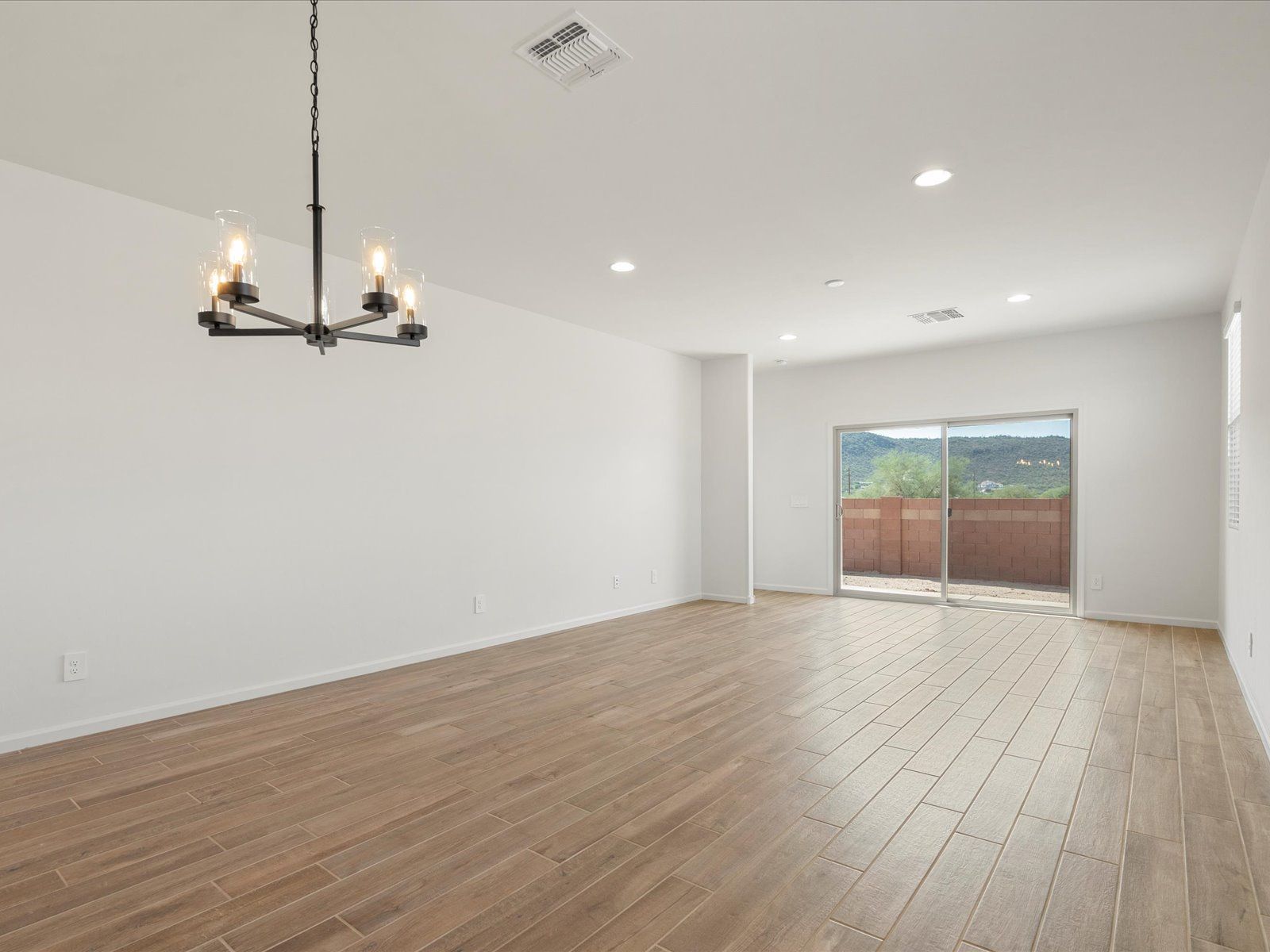 TUC_Opal_Dining-Area_A_9989-N-Summerstone-Ave