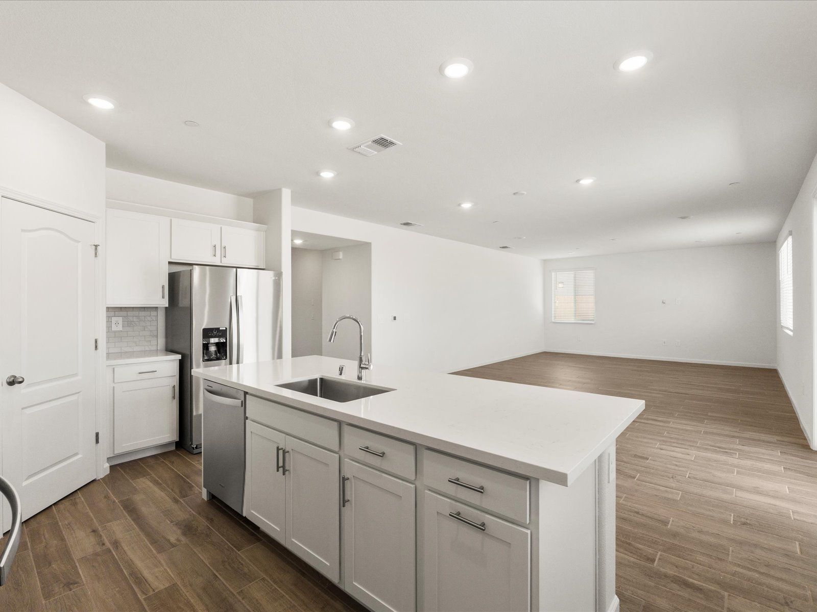 SAC_Aspen-At-Villa-Ticino_4522_Kitchen_B_2261-Hewins-St