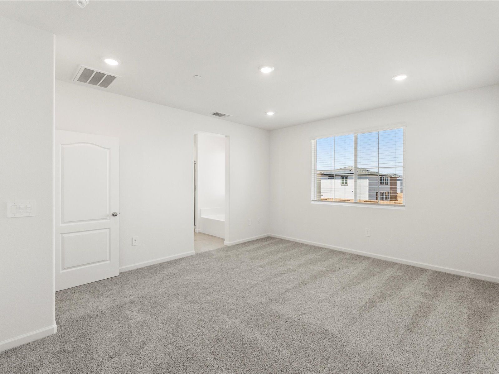 2261 HEWINS ST (Residence 3)