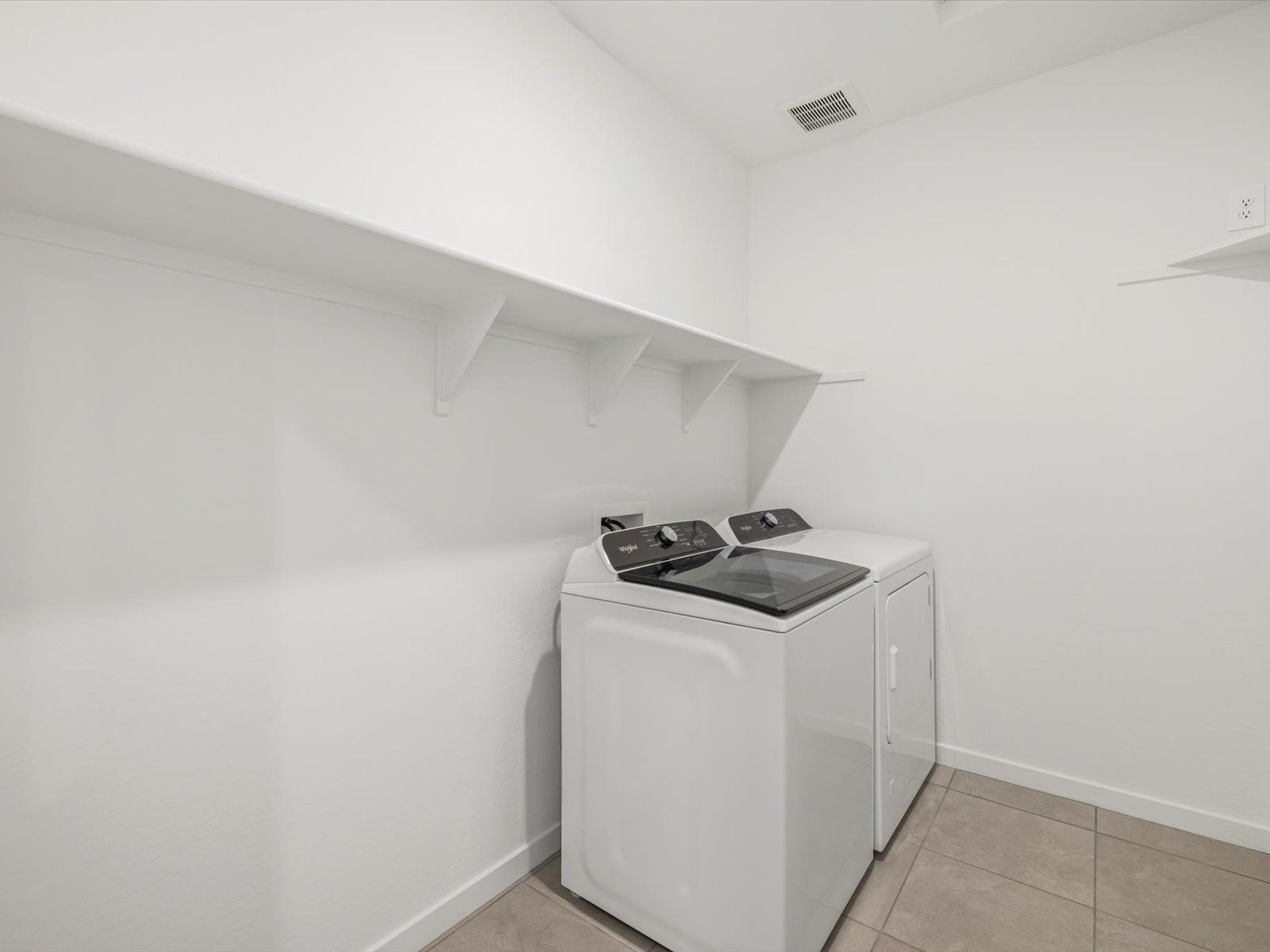 PHX_Rancho-Mirage_Mason_Laundry-Area_D_37071-Vera-Cruz-Dr