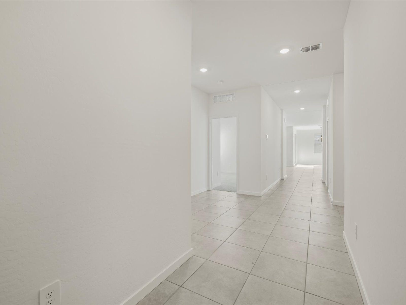PHX_Rancho-Mirage_Mason_Hallway_D_37071-Vera-Cruz-Dr