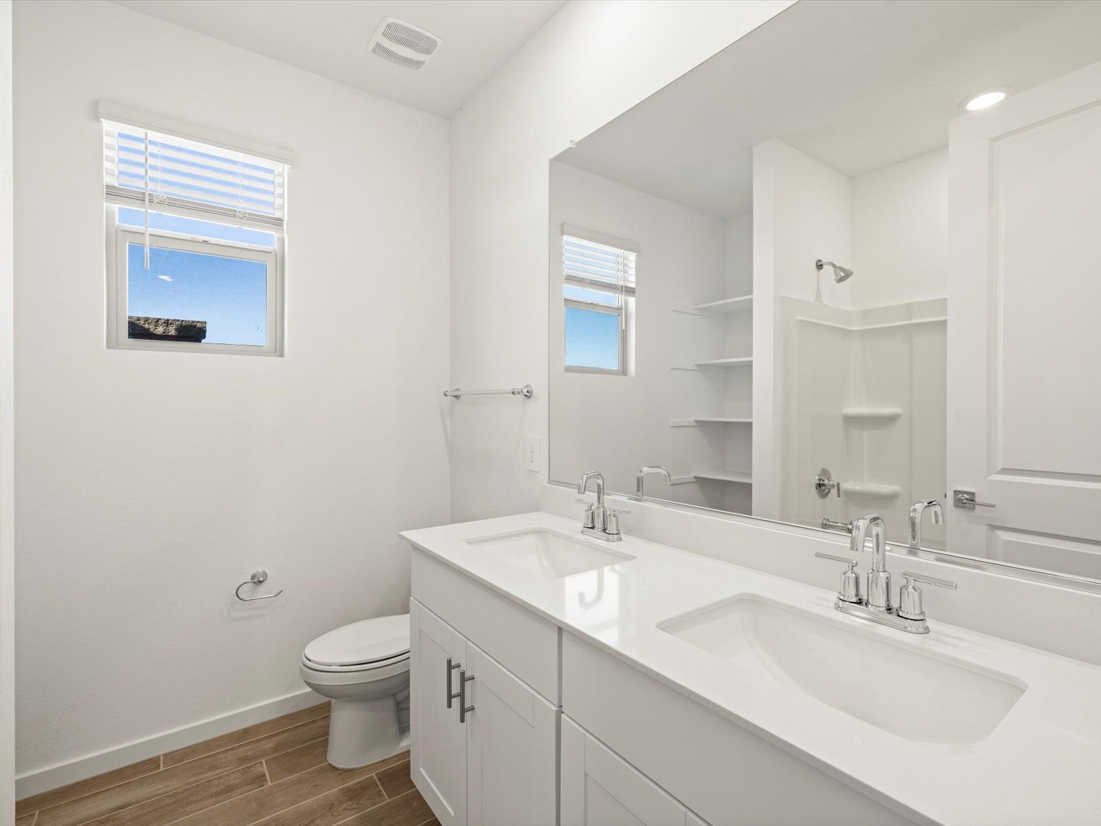 PHX_Paloma-Creek_Bathroom_16082-W-Desert-Spoon-Dr
