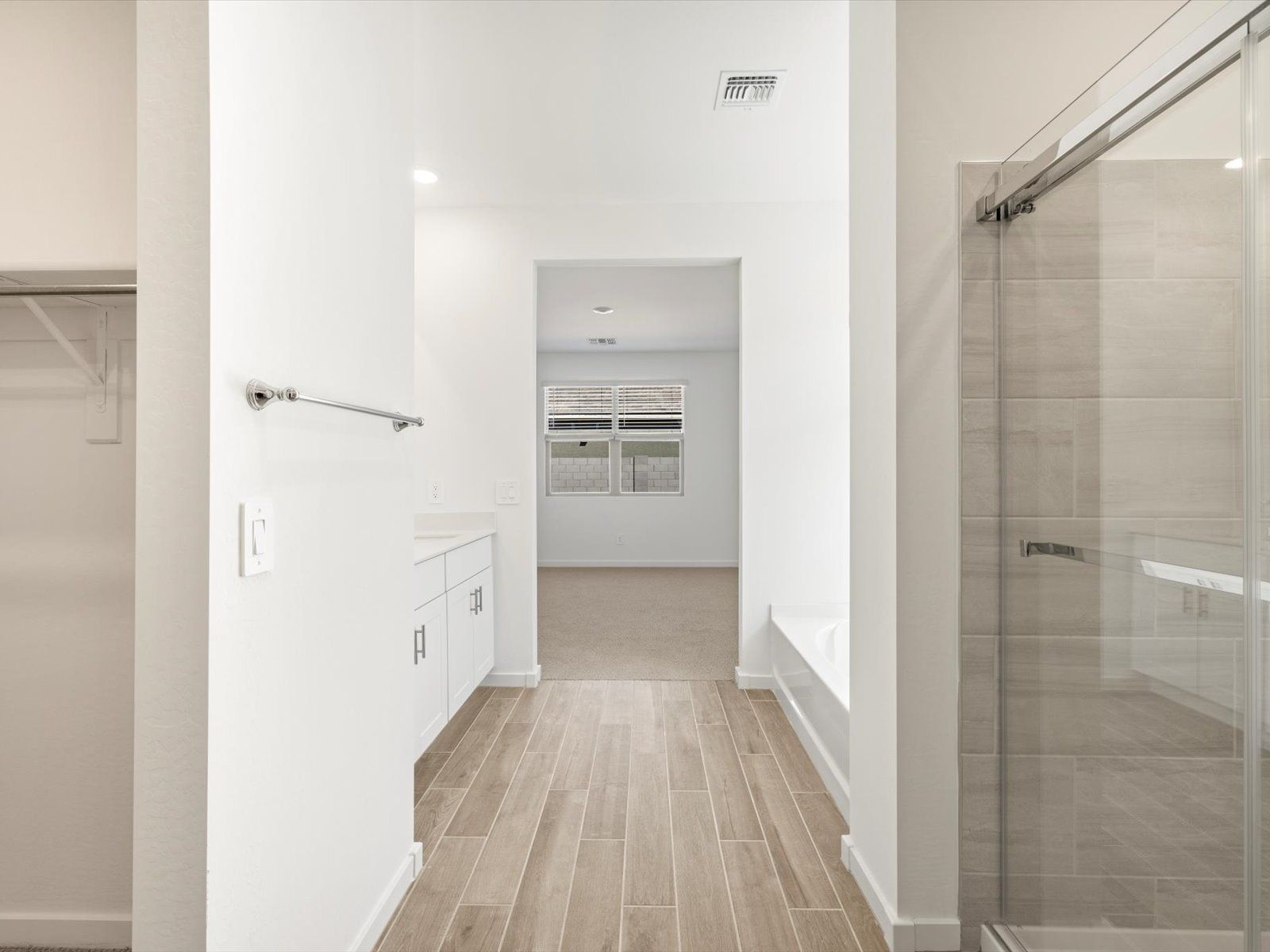 PHX_Paloma-Creek_Bathroom_16082-W-Desert-Spoon-Dr
