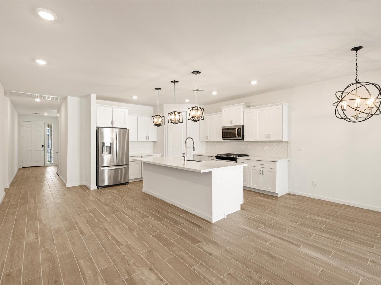PHX_Paloma-Creek_Kitchen_16082-W-Desert-Spoon-Dr