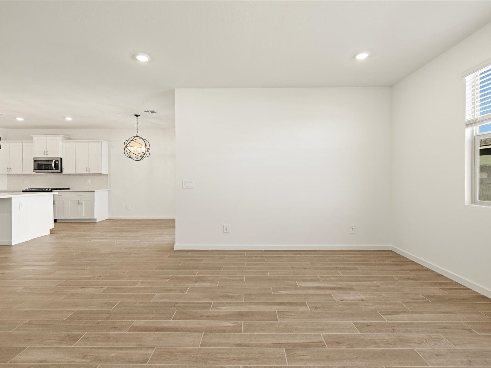PHX_Paloma-Creek_Living-Area_16082-W-Desert-Spoon-Dr