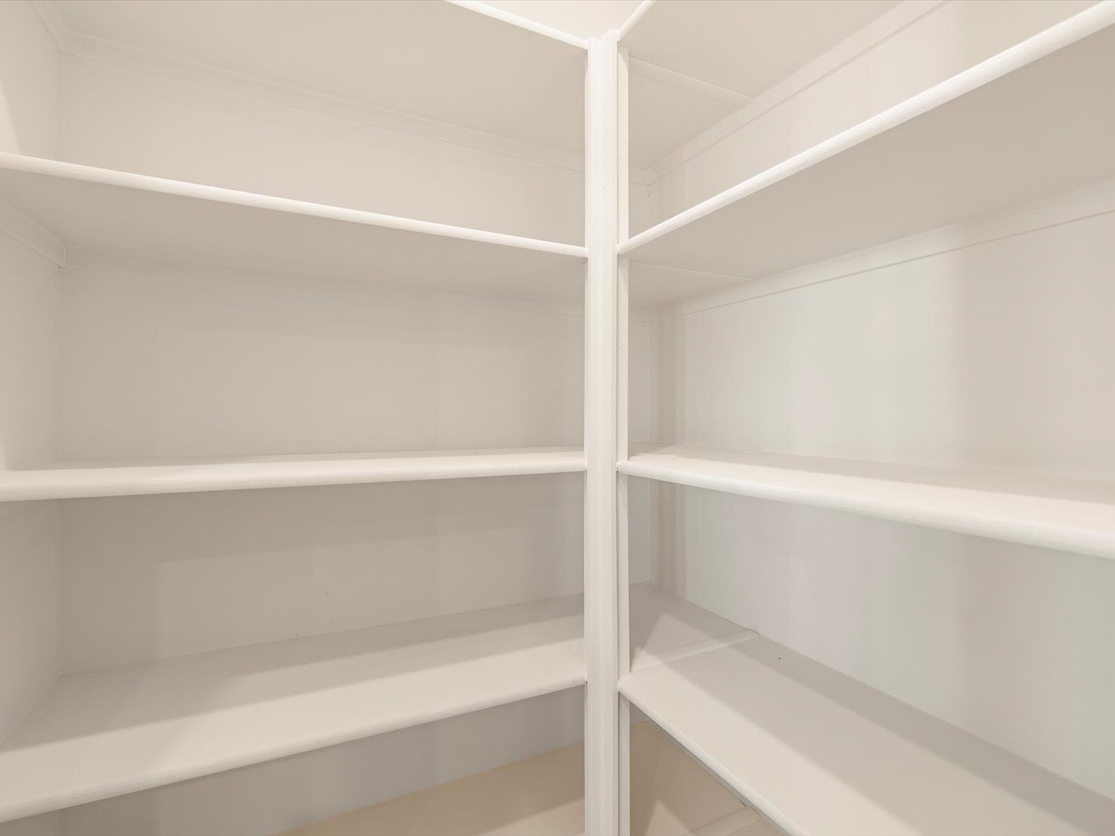 3821 N  Camden Drive (Onyx)