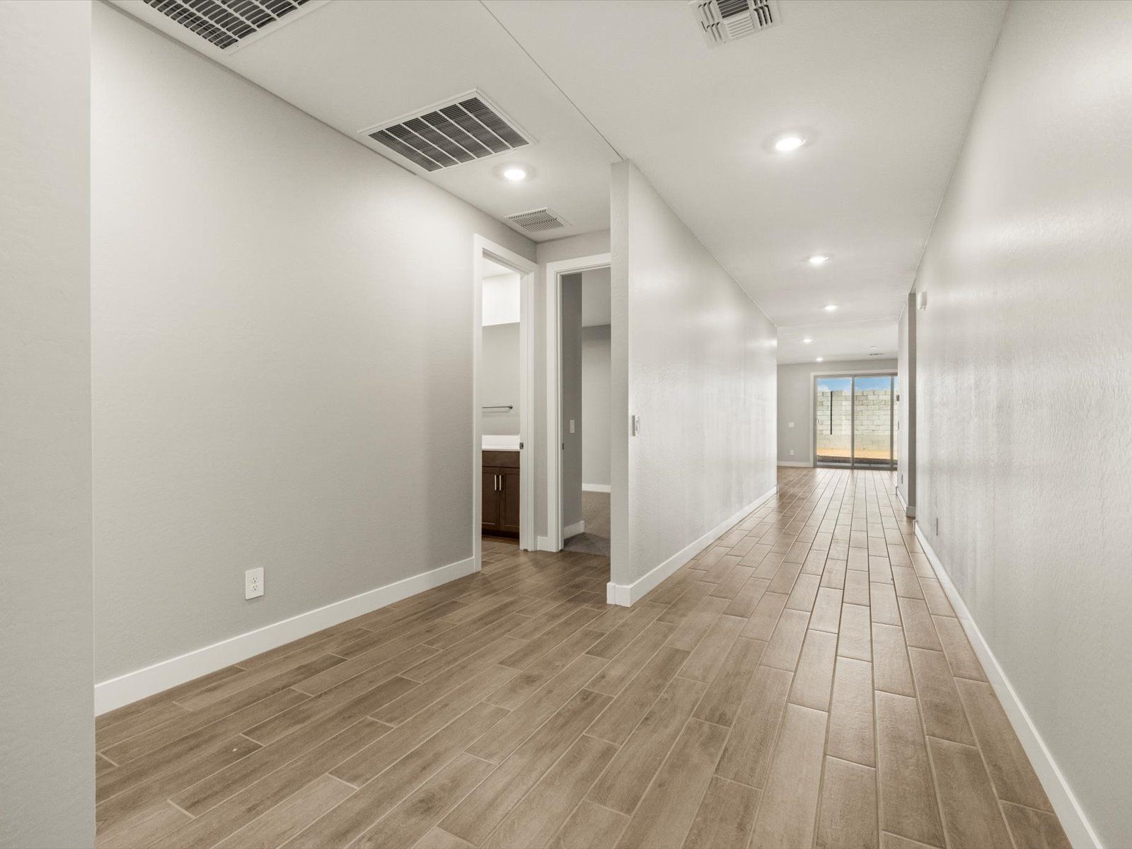 PHX_Paloma-Creek_Hallway_15936-W-El-Cortez-Place