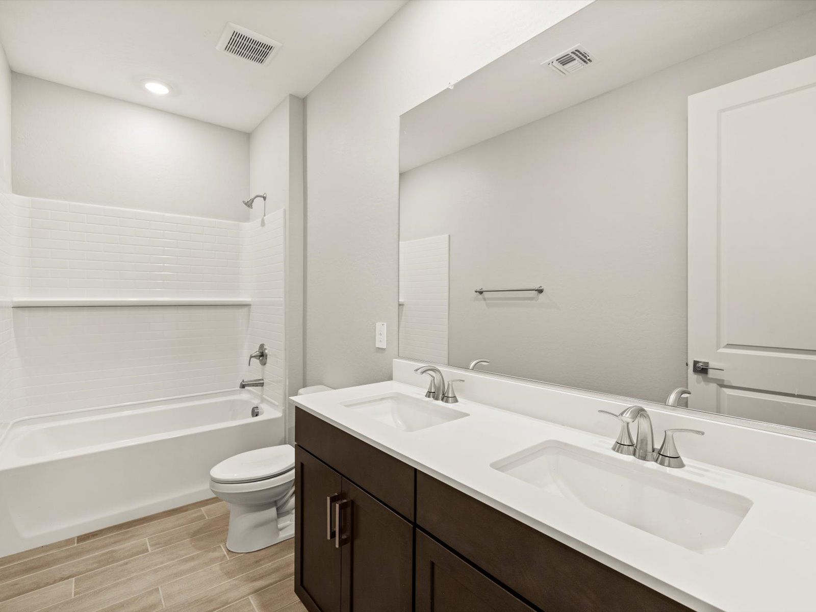 PHX_Paloma-Creek_Bathroom_15936-W-El-Cortez-Place