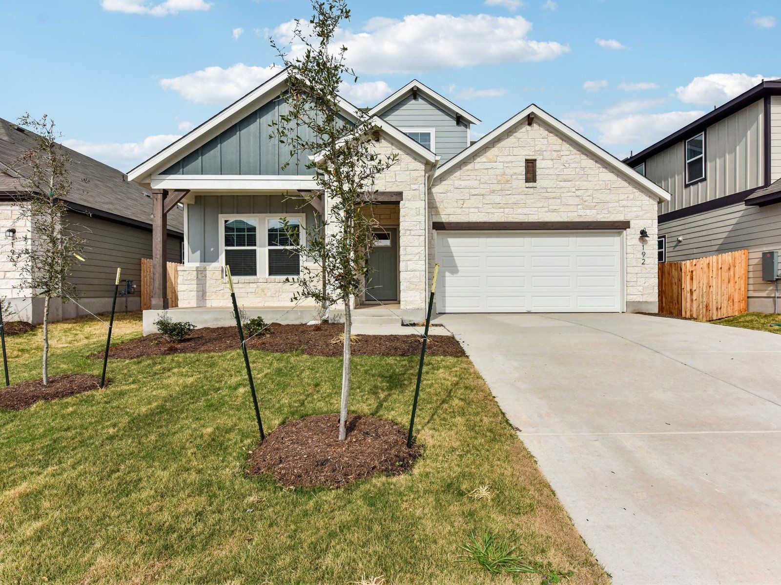 192 Coopers Hawk Crest (The Pearl (452))