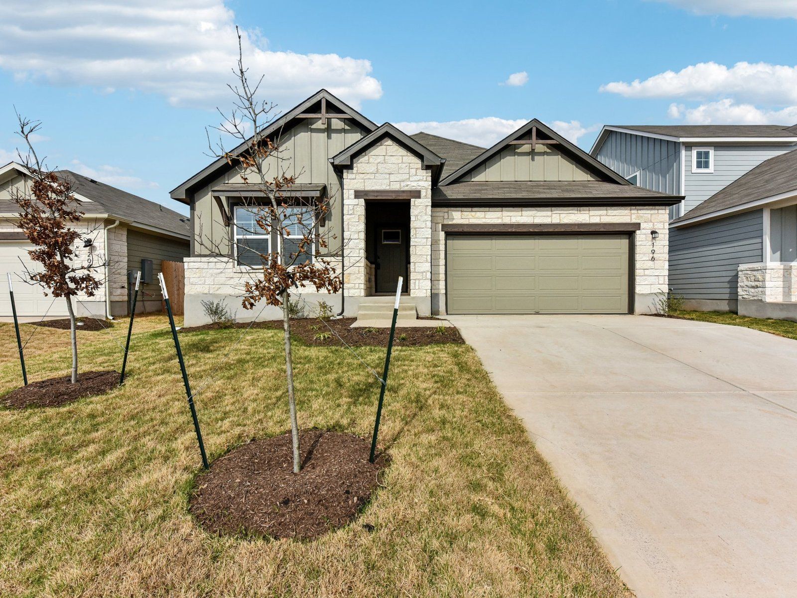 196 Coopers Hawk Crest (The Preston (403))