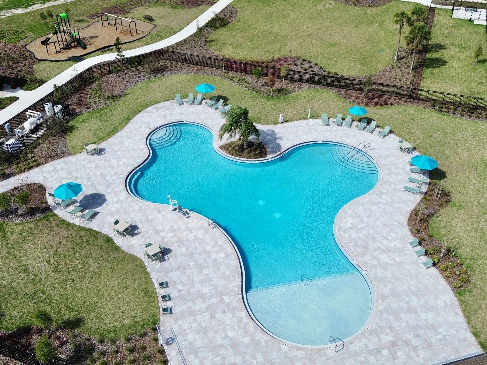 Residents will have access to 2 amenity centers. The Hammock Oaks amenity center is now open. The Reserve at Hammock Oaks amenity center is coming soon.