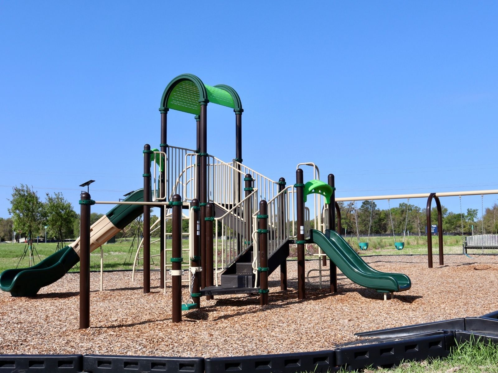 Residents will have access to 2 amenity centers. The Hammock Oaks amenity center is now open. The Reserve at Hammock Oaks amenity center is coming soon.