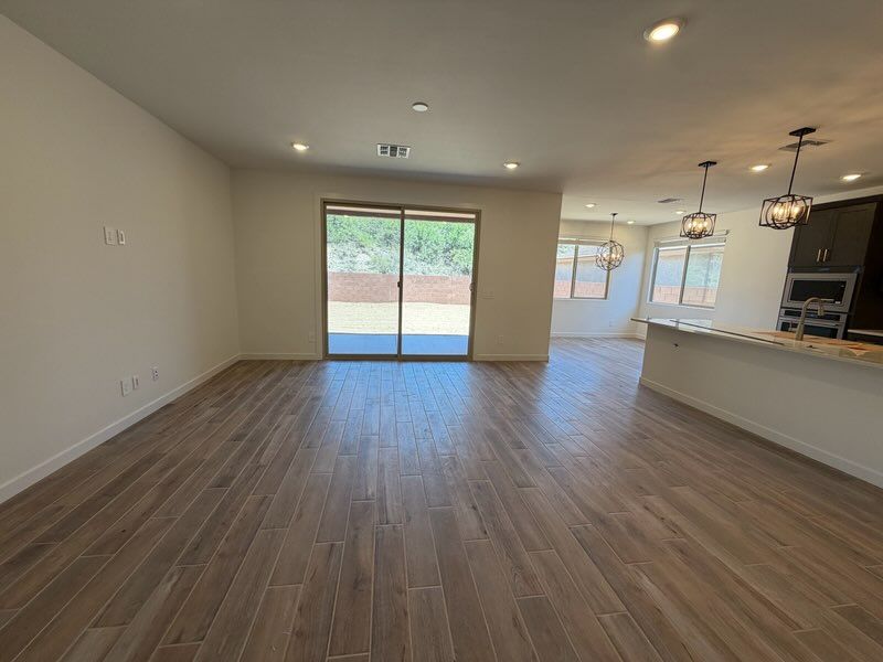Welcome to 12098 N SHORE CLIFF DR