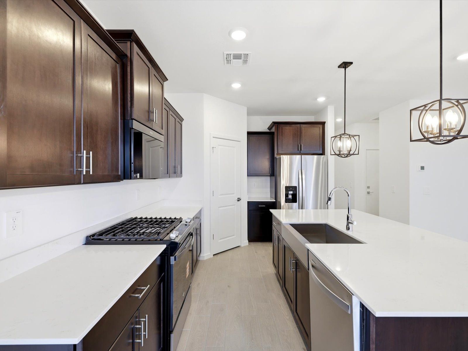 PHX_Bella-Vista-Farms_Holly_Kitchen_C_32984-N-Vineyard-Ave