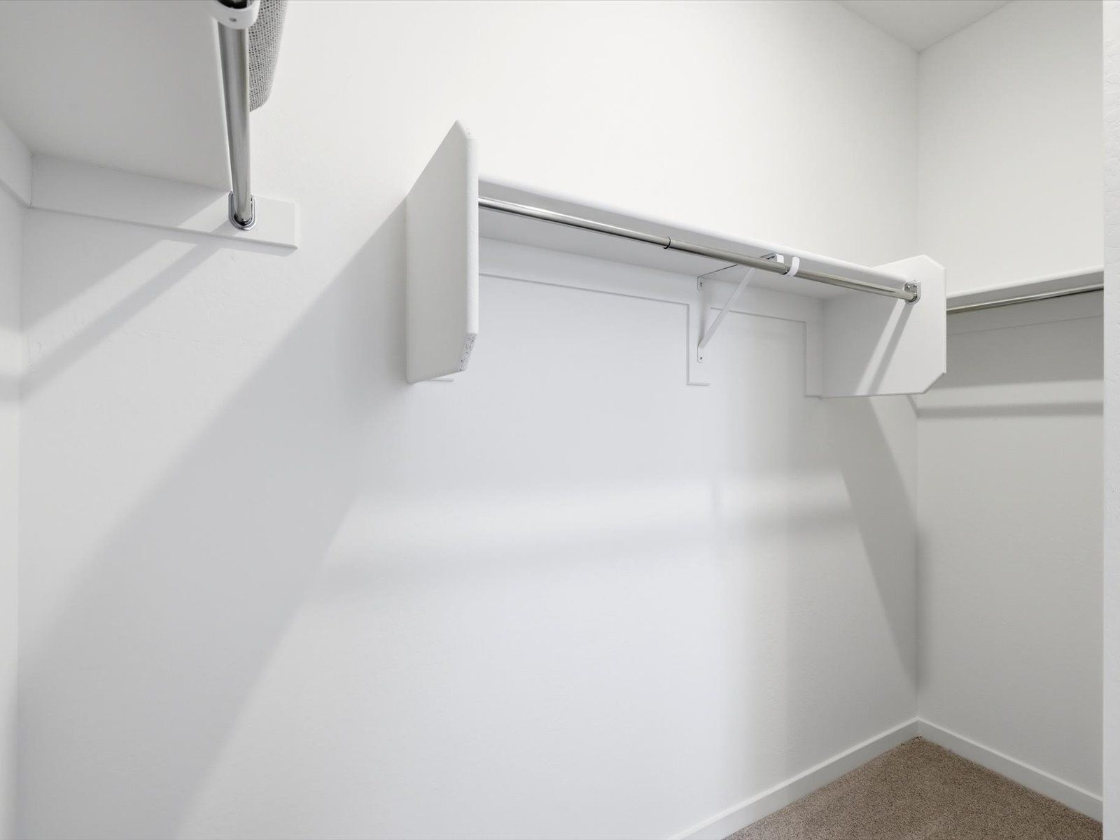 PHX_Bella-Vista-Farms_Holly_Closet_C_32984-N-Vineyard-Ave