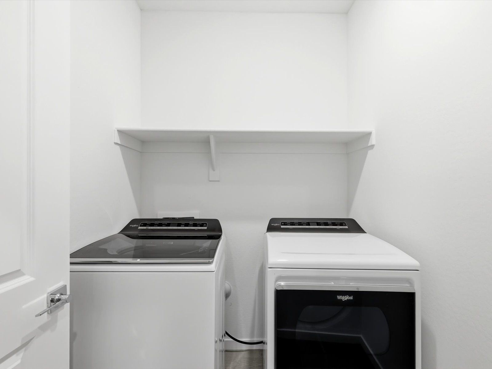 PHX_Bella-Vista-Farms_Holly_Laundry-Area_C_32984-N-Vineyard-Ave