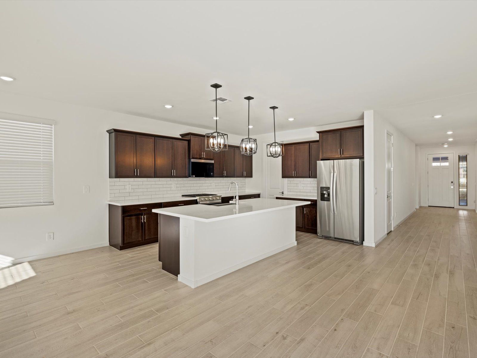 PHX_Paloma-Creek_Kitchen_15985-W-Desert-Spoon-Dr