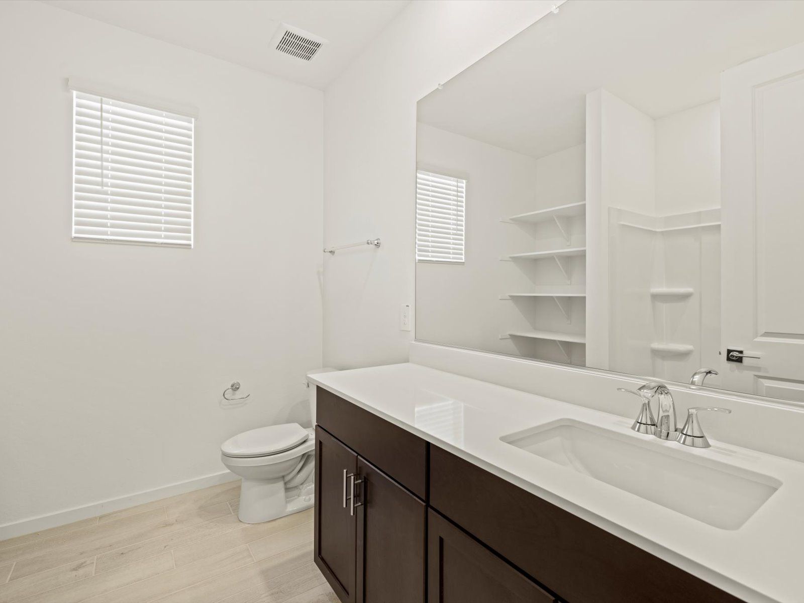 PHX_Paloma-Creek_Bathroom_15985-W-Desert-Spoon-Dr