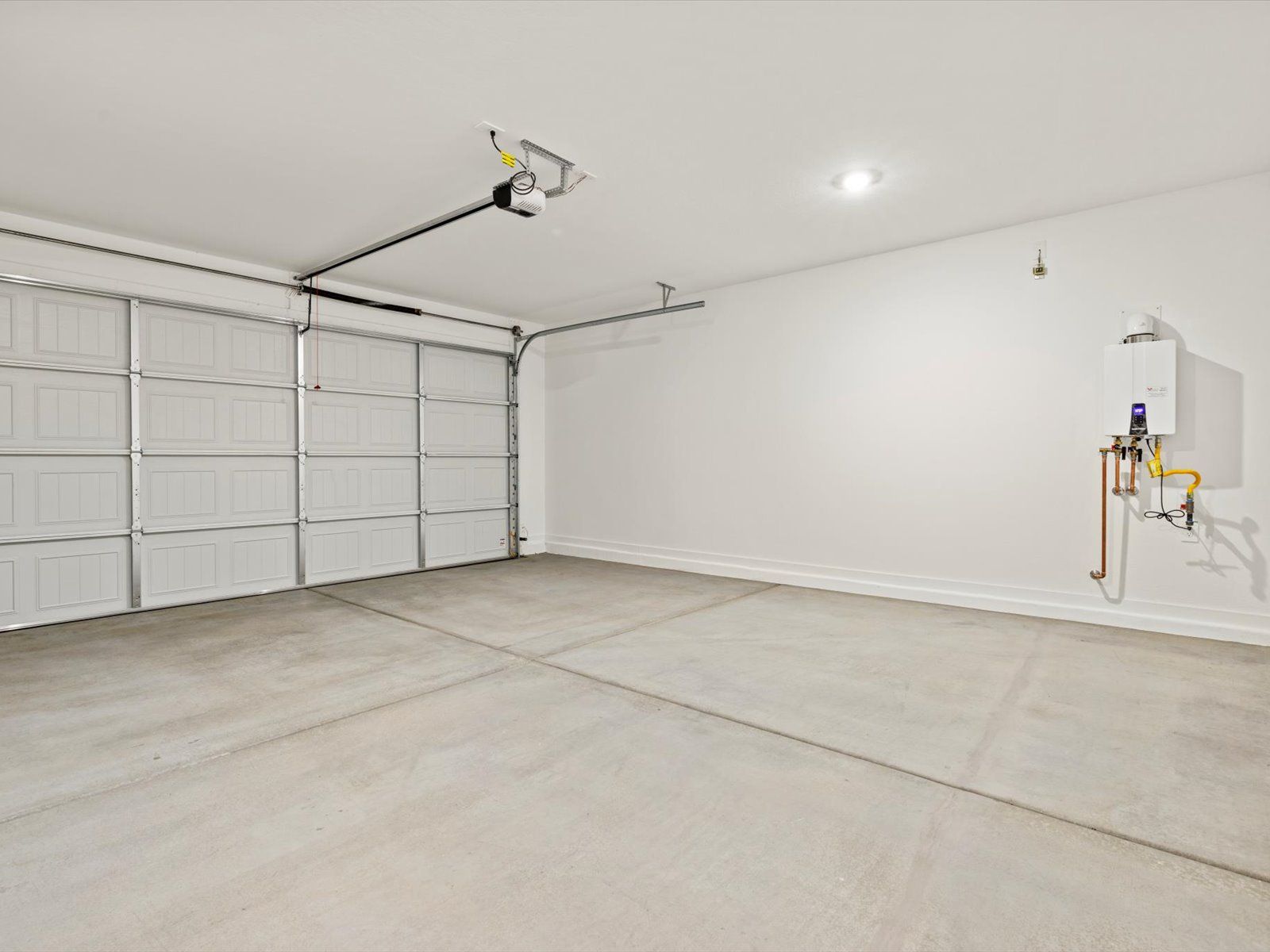 PHX_Paloma-Creek_Garage_15985-W-Desert-Spoon-Dr