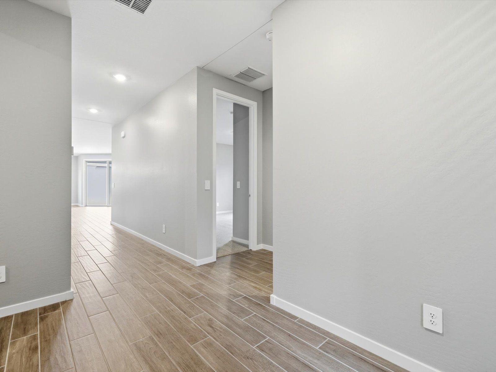 PHX_Paloma-Creek_Amber_Hallway_E_15784-W-El-Cortez-Pl