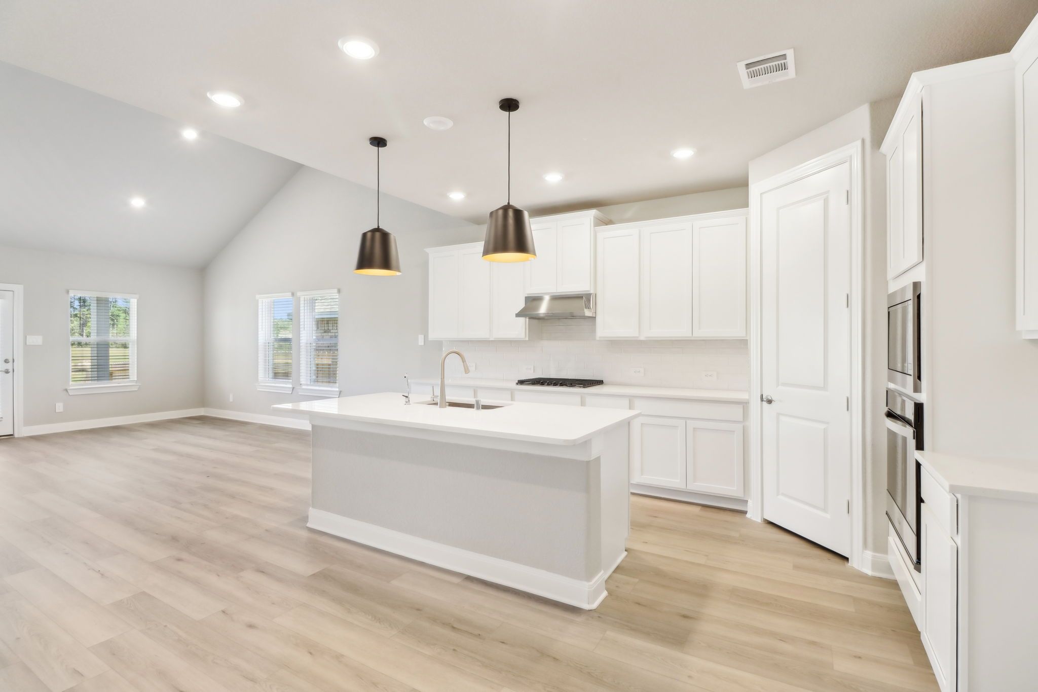 10-web-or-mls-Houston - Montgomery Oaks - 1816 Velvet Oak Ln - 007.jpg