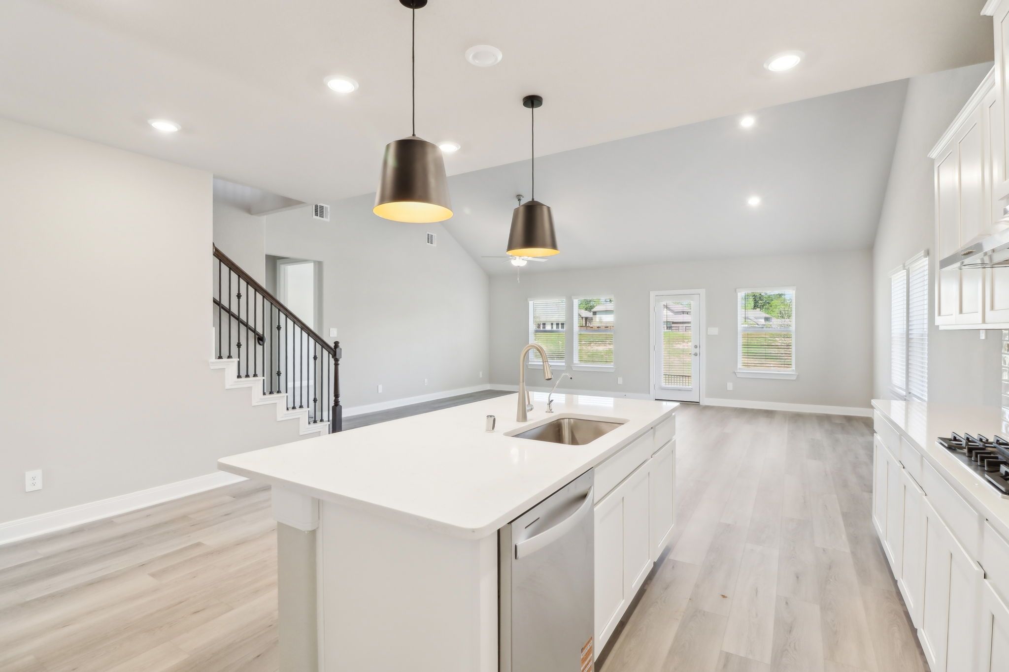 13-web-or-mls-Houston - Montgomery Oaks - 1816 Velvet Oak Ln - 010.jpg
