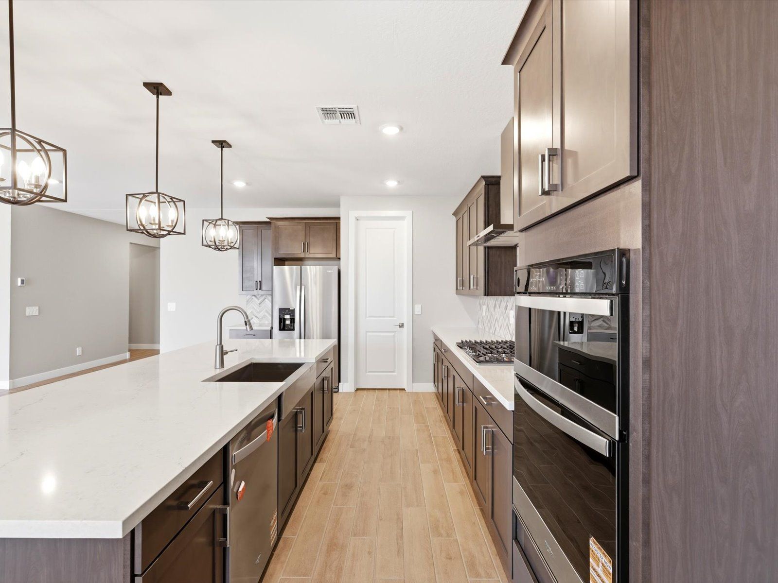 PHX_White-Tank-Foothills_Bailey_Kitchen_E_8078-N-185th-Dr