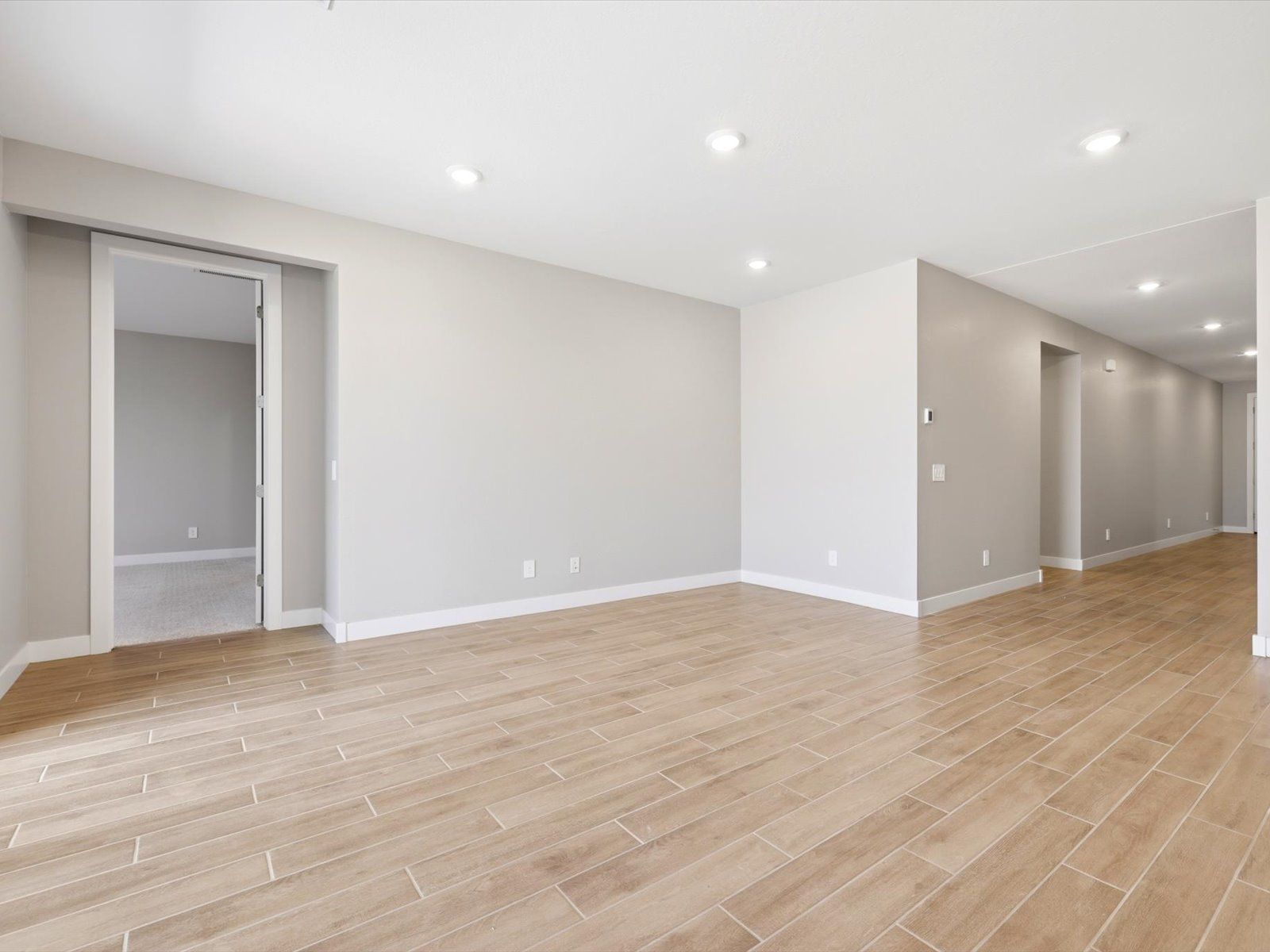 PHX_White-Tank-Foothills_Bailey_Living-Area_E_8078-N-185th-Dr