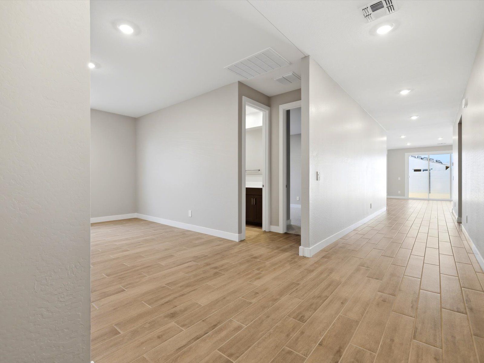 PHX_White-Tank-Foothills_Bailey_Hallway_E_8078-N-185th-Dr