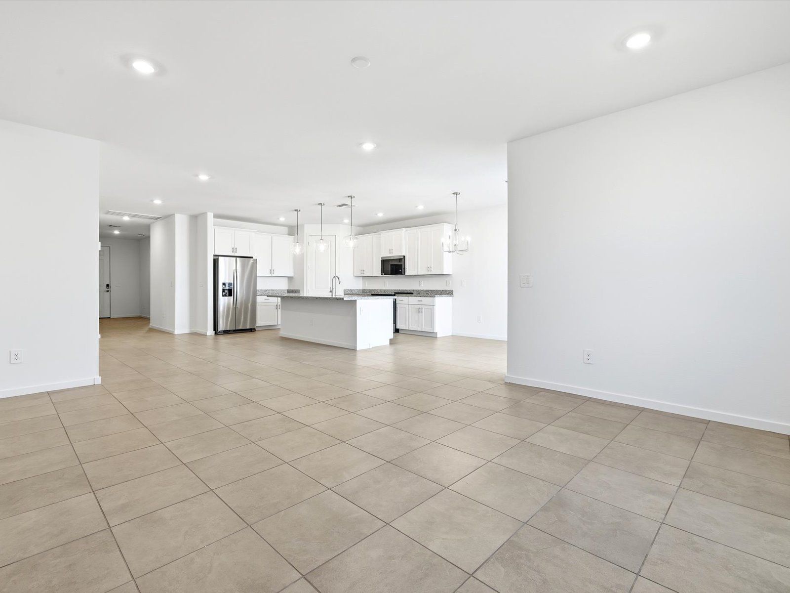 PHX_Allure-Vista_Living-Area_24442-Grove-St
