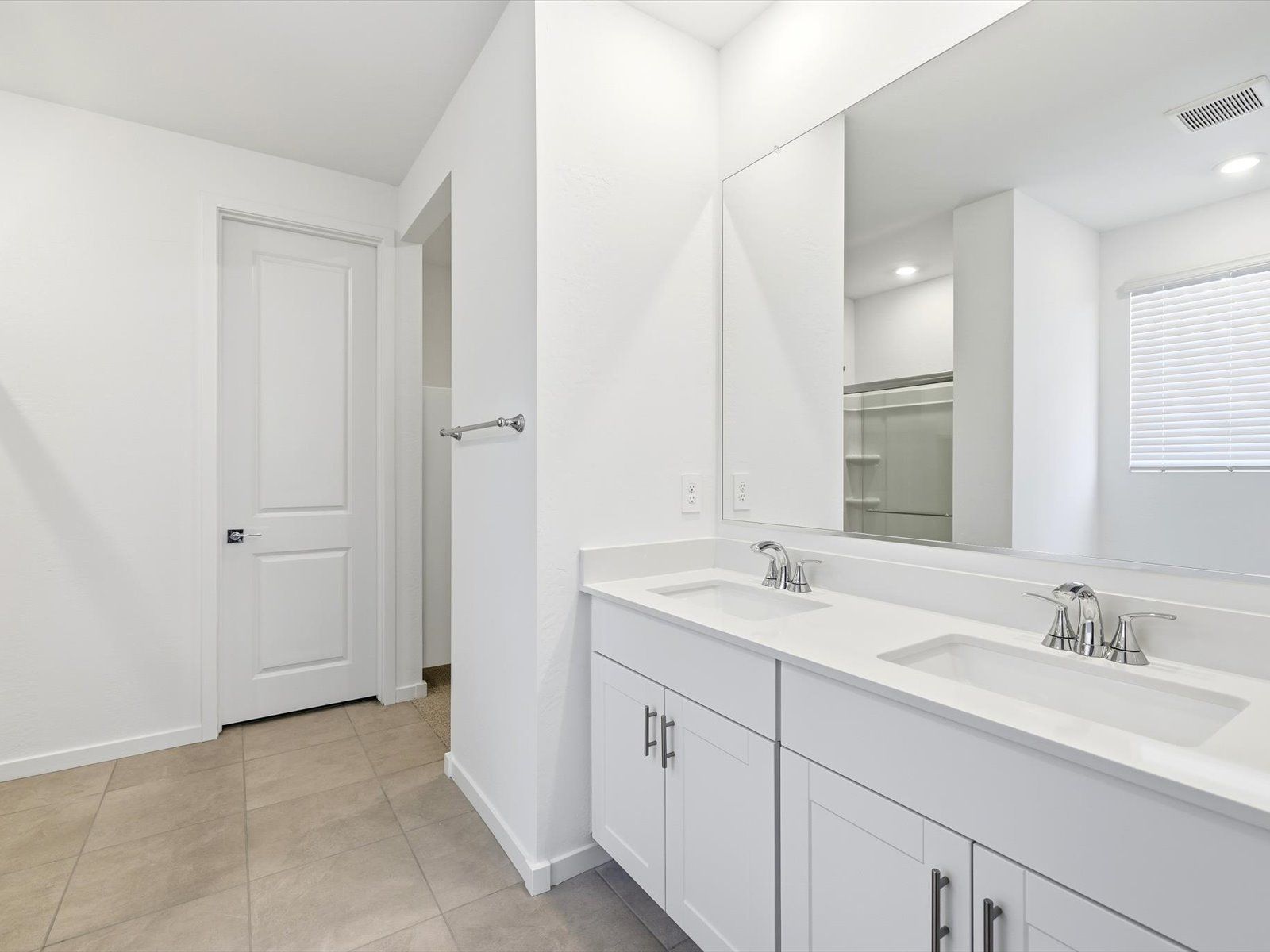 PHX_Allure-Vista_Bathroom_24442-Grove-St