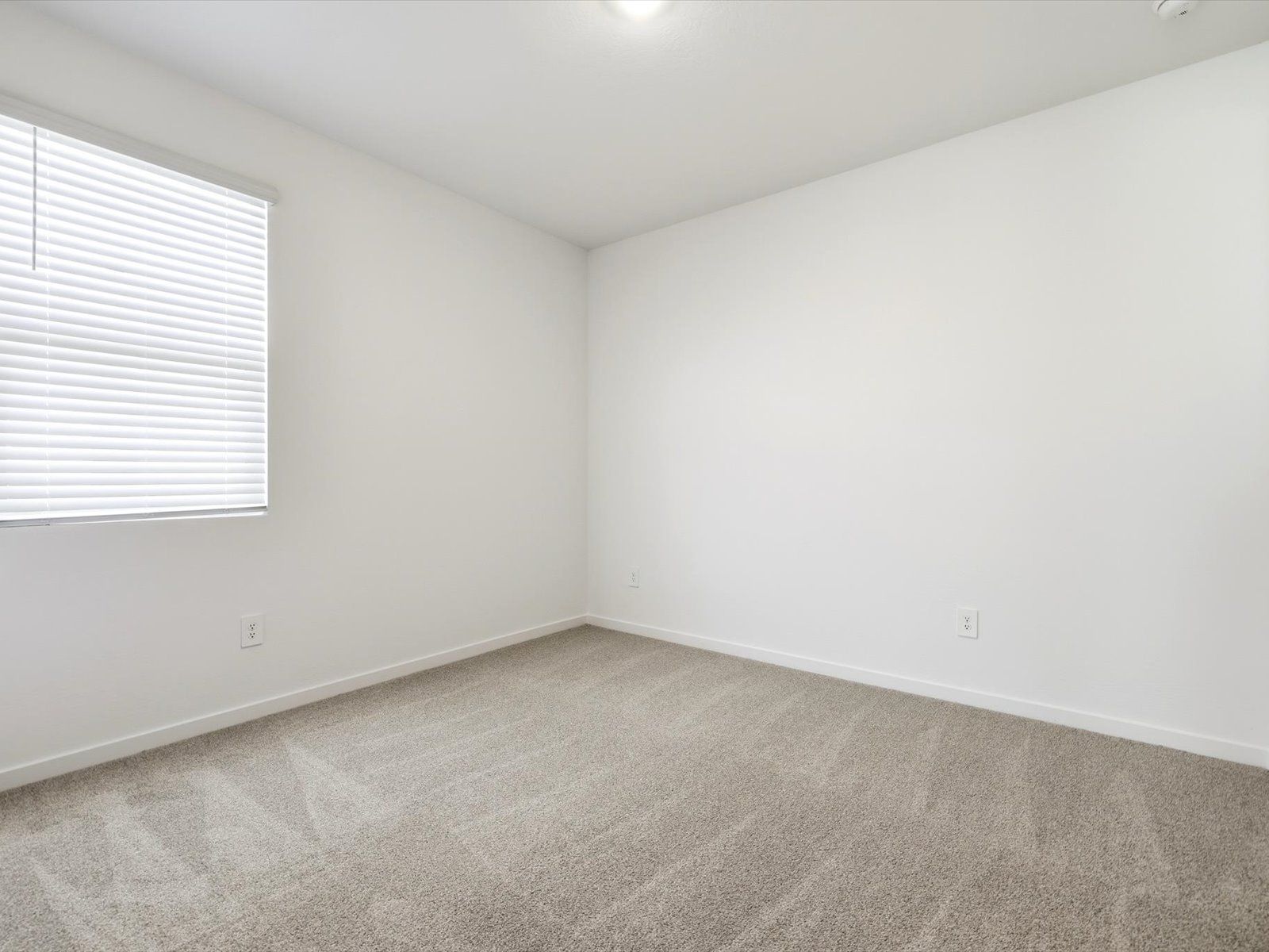 PHX_Allure-Vista_Bedroom_24442-Grove-St